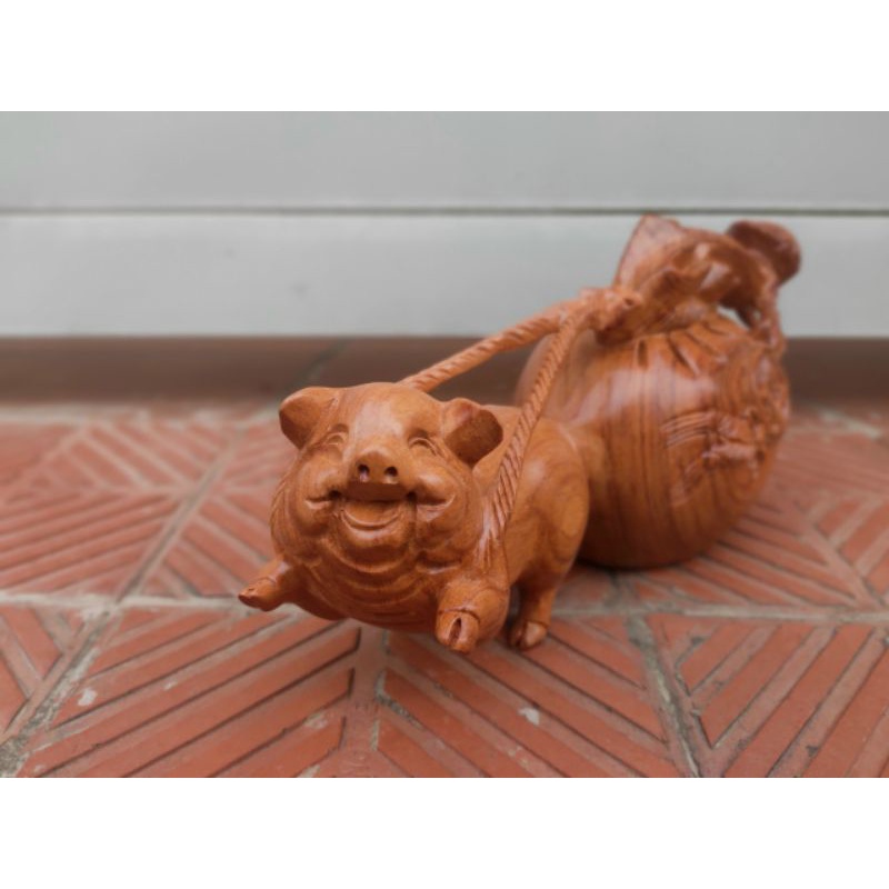 Tượng con heo gỗ hương 30cm