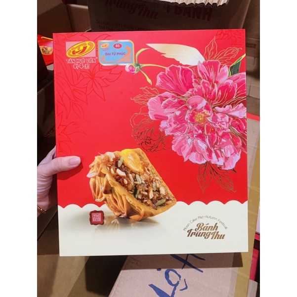Bánh trung thu Tân Huê Viên (Hộp 4 cái gồm 4 vị) (hộp quai xách sang trọng)