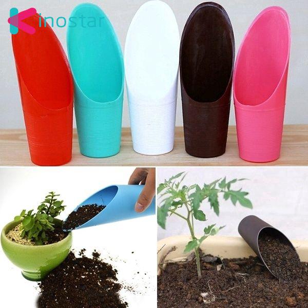 Xẻng nhựa xúc đất