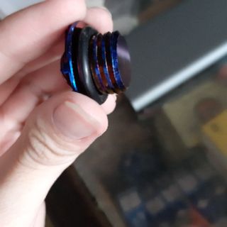 ỐC NẮP NHỚT TITAN, VÀNG