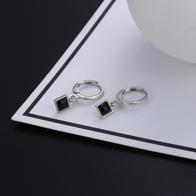 1 đôi - Bông tai hạt đen tòn ten