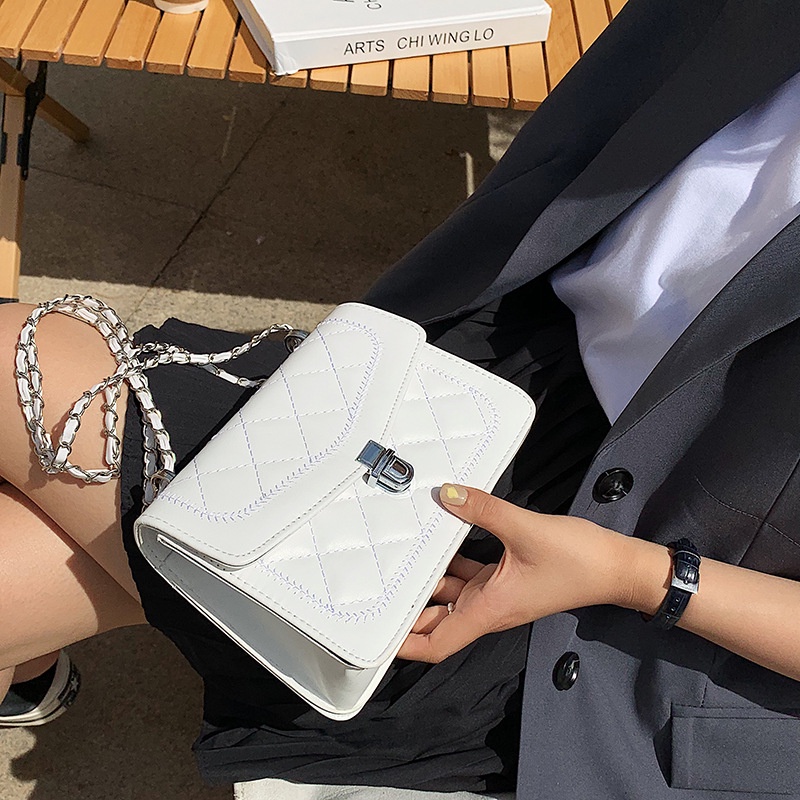 Túi đeo chéo thời trang dạng hộp khóa cài hot trend Daisy