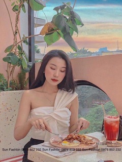 Áo lệch vai xoắn nơ