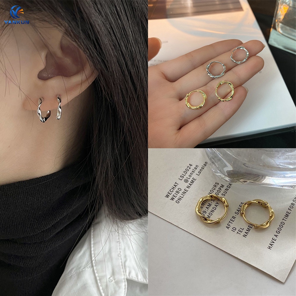 Khuyên tai nữ kiểu vòng tạo hình ấn tượng đất cá tính