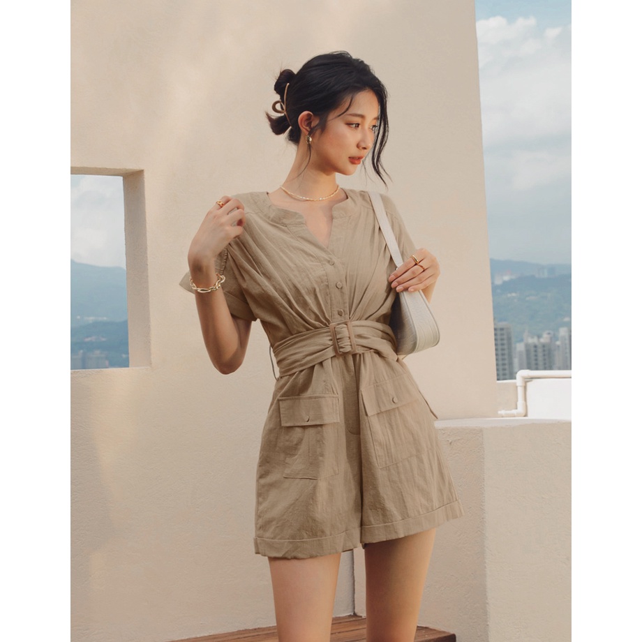 Jumpsuit cổ V xếp ly kèm belt nữ Air Space 2121828008