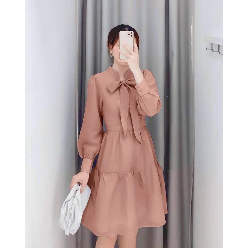 Đàm bany dooll nơ ngực