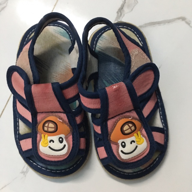 Thanh lí giày cho bé