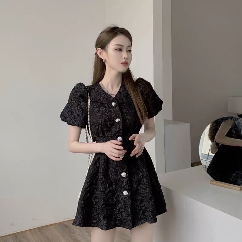 HÀNG CHUẨN ÔM EO🖤Đầm ngắn ulzzang Hàn Quốc tay phồng dáng xoè đính cúc ngọc/Váy tiểu thư tay phồng chun khoét eo gấm nổi