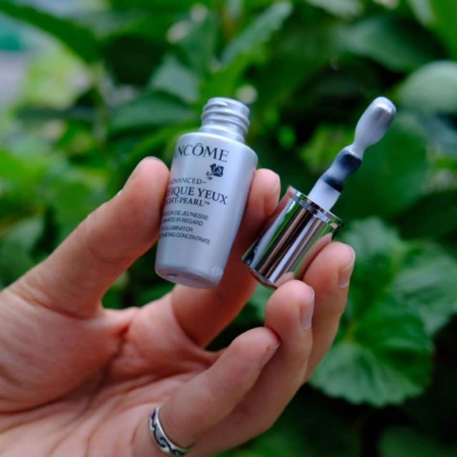 Tinh dầu Genifique Yeux Light Pearl Lancôme đầu lăn