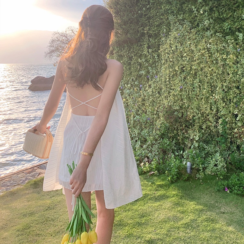 Váy yếm trắng đi biển hở lưng chéo dây mẫu mới 2021