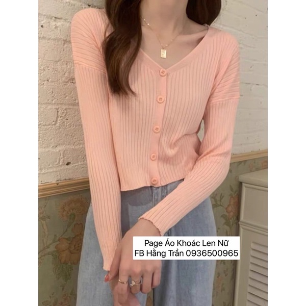 Áo khoác cardigan mỏng cổ tim dáng lửng 5 cúc.