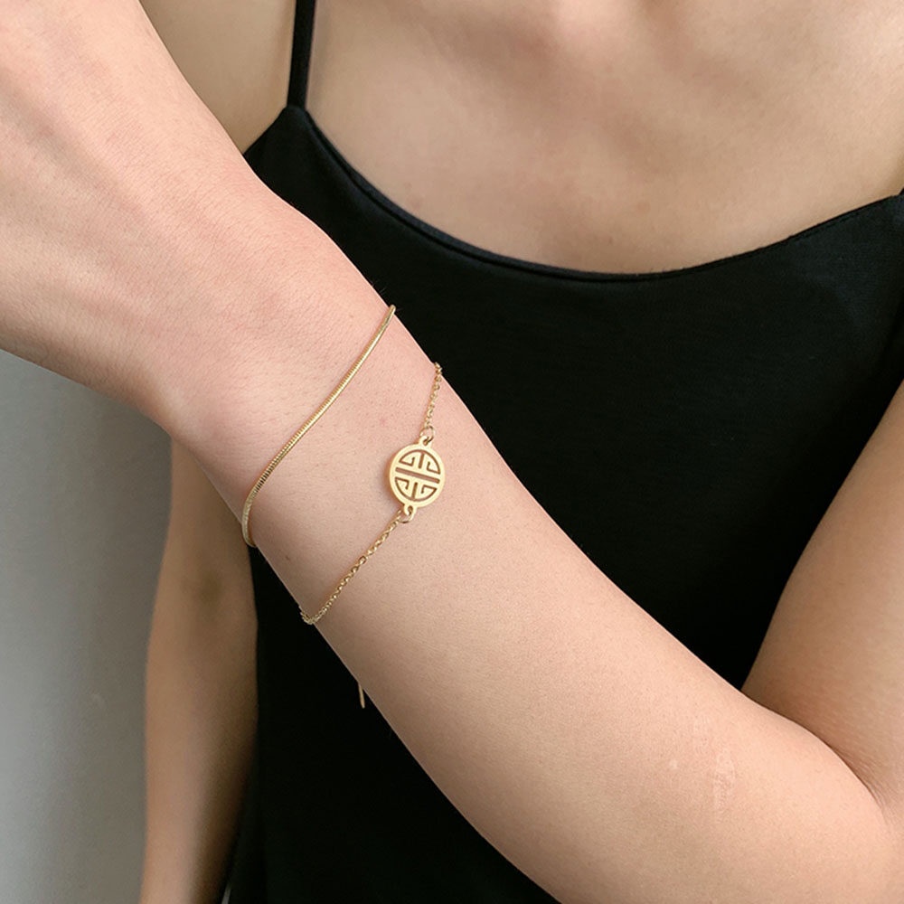 Vòng Đeo Tay Bằng Thép Titan Hai Lớp Mặt Hình May Mắn Phong Cách Hàn Quốc Cổ Điển Đơn Giản Dành Cho Nữ