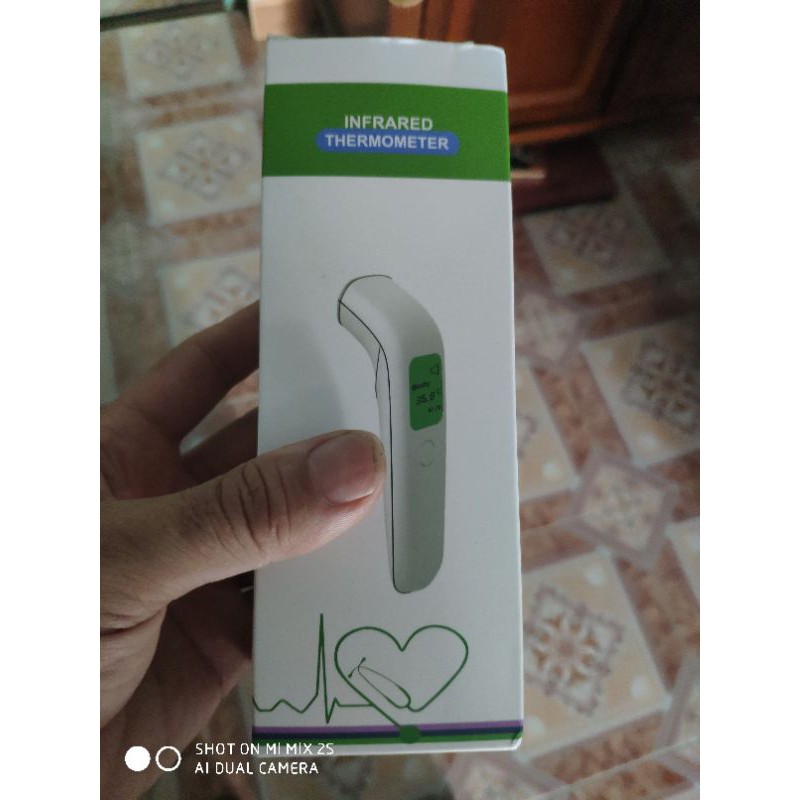 Nhiệt kế hồng ngoại siêu nhạy không tiếp xúc, tự động đổi màu khi nhiệt độ vượt quá giới hạn