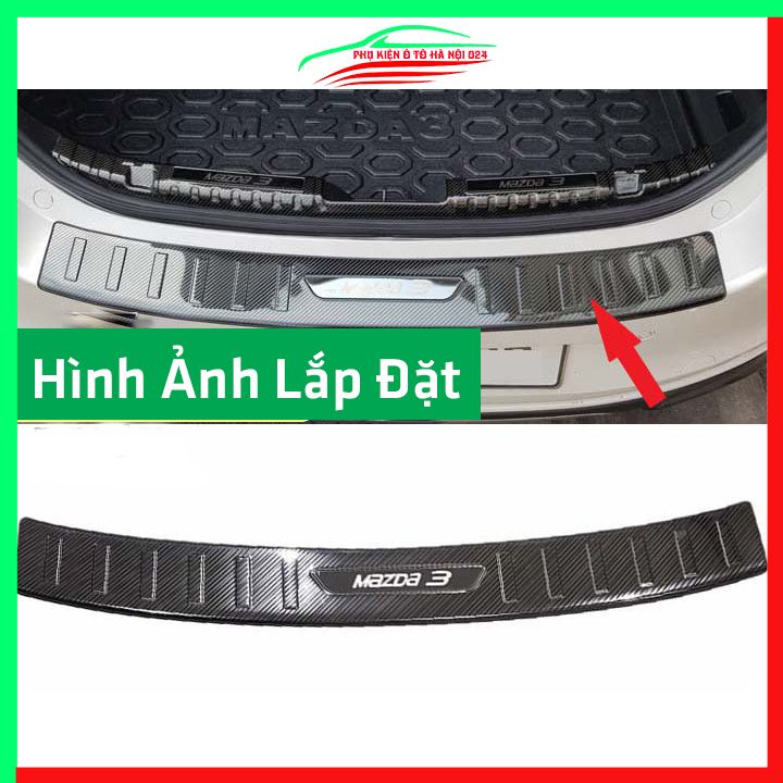 Ốp chống trầy cốp Mazda 3 2020-2023 cacbon sáng bóng