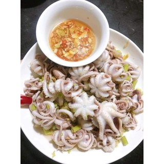 bạch tuộc mini giòn ngon khay 500gr