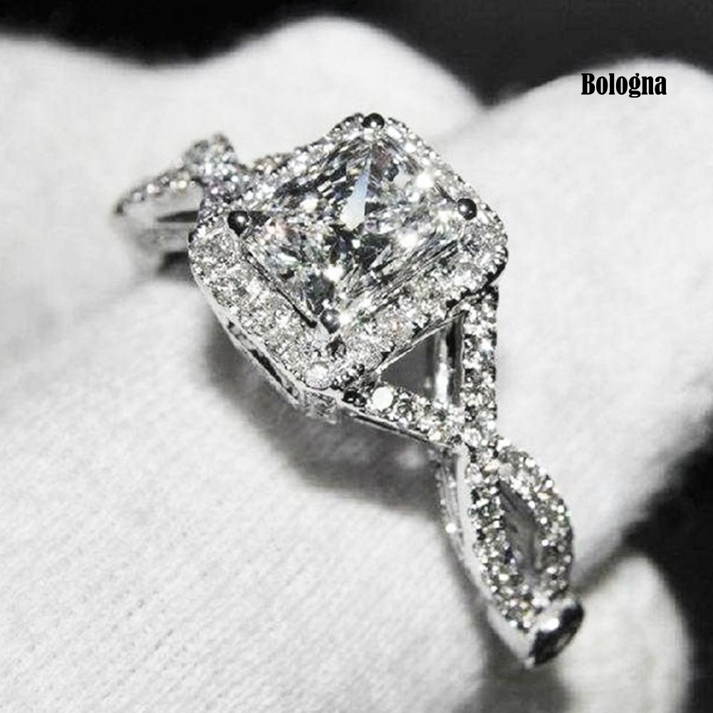 Nhẫn Đính Hôn Cô Dâu Đính Đá Zircon Sang Trọng
