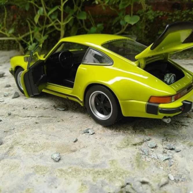 Mô hình xe 1974 Porsche 911 Turbo 1:24 Welly