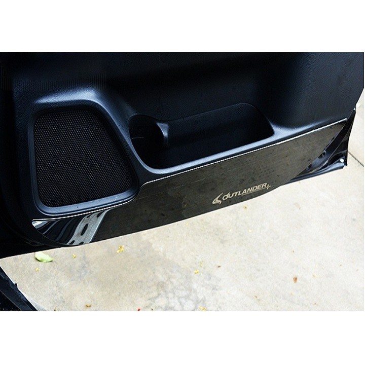 Ốp Tapli, Táp li cánh cửa xe Mitsubishi Outlander 2017 2018 2019 2020 2021 hàng titan cao cấp- Giá 1 bộ