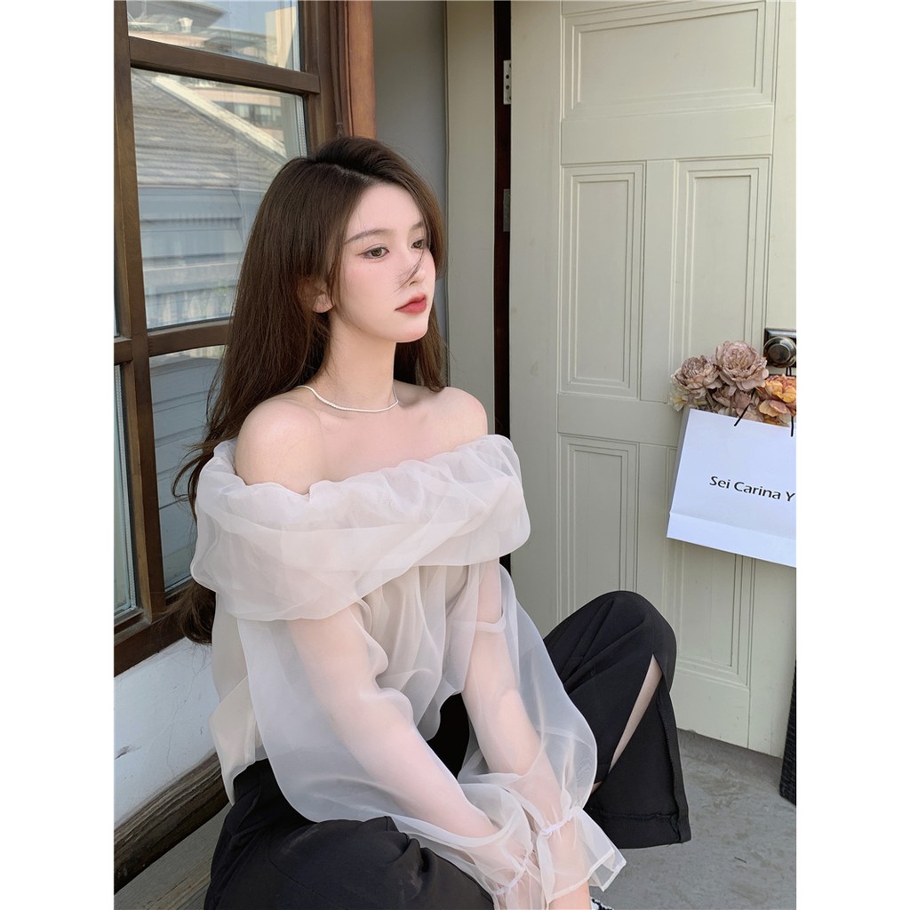 Áo trễ vai phối voan nhẹ nhàng nữ tính