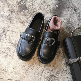 [SẴN 39] Giày ulzzang khuy trái tim (form rộng nên lùi 1 size)