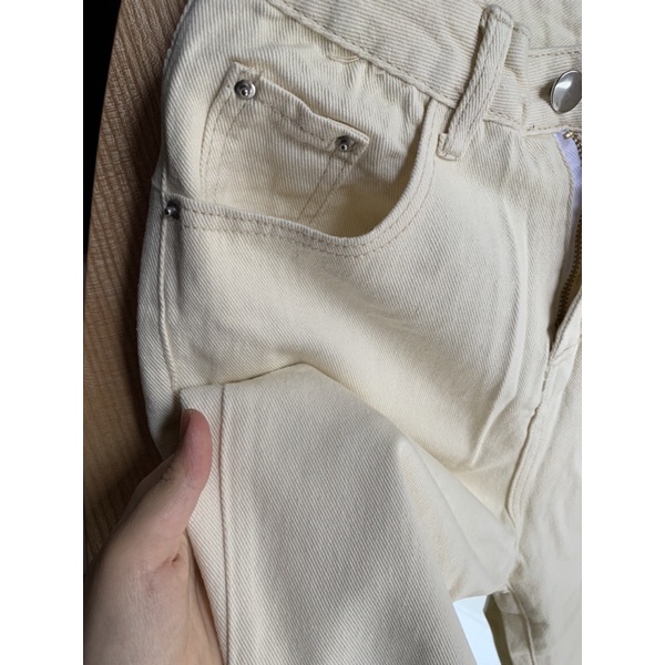 Quần kaki màu kem