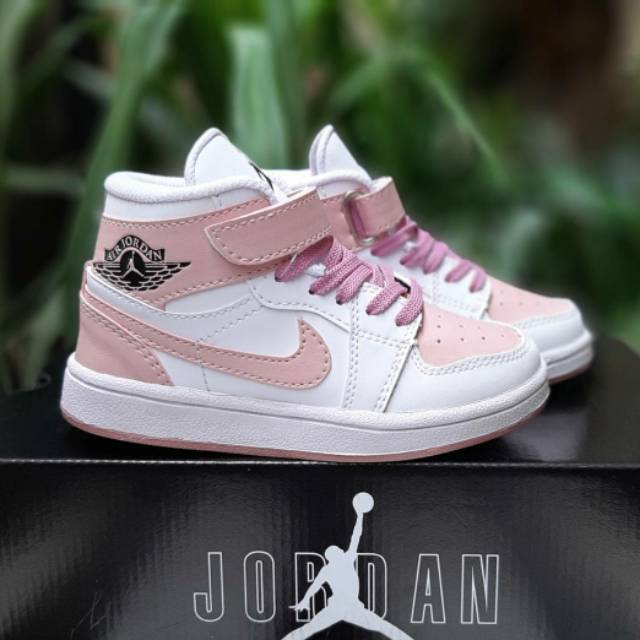 Giày Thể Thao Nike Air Jordan Màu Trắng Hồng Cho Bé