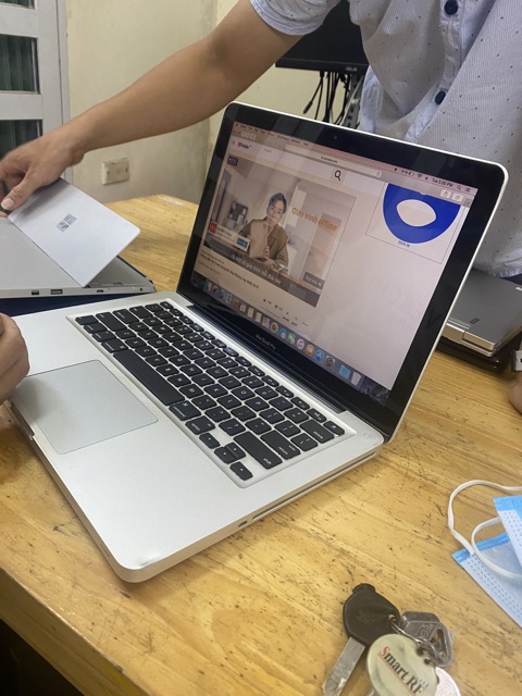 [Siêu đẹp + Siêu Sang] Macbook Pro Vỏ Nhôm mid 2010 8Gb Ram, SSD 128Gb , Logo+phím led Cực Đẹp Sang Chảnh | BigBuy360 - bigbuy360.vn