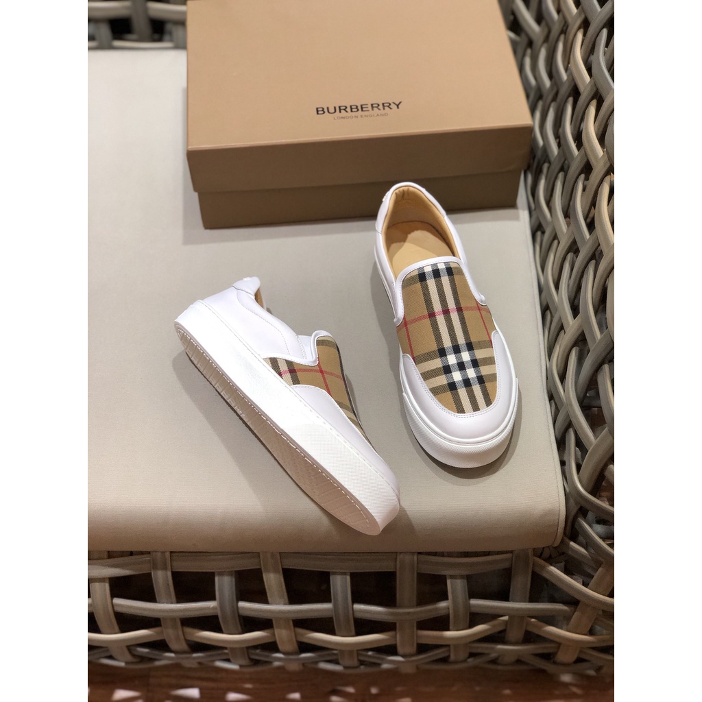 Giày lười nam da thật Burberry BBR thiết kế trẻ trung với họa tiết caro kinh điển của thương hiệu
