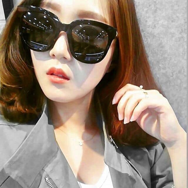 Kính cận râm hotgirl