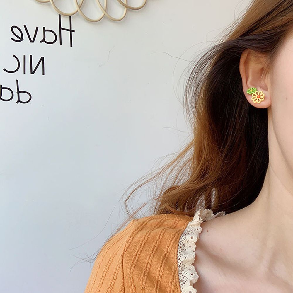 Bộ Khuyên Tai Xỏ Lỗ Hình Hoa / Động Vật Nhiều Màu Dễ Thương Cho Nữ