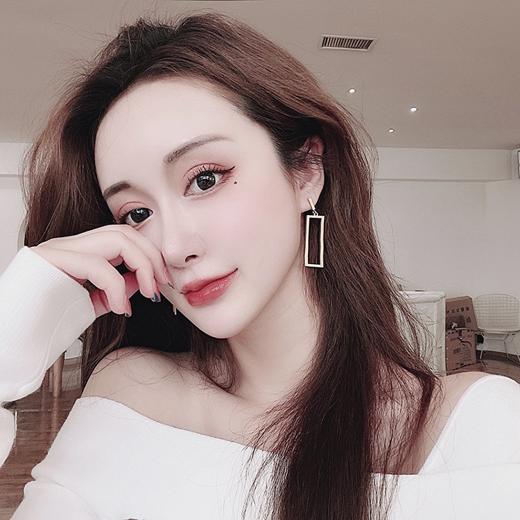 Khuyên tai kẹp không bấm lỗ chốt cố định K228 bằng hợp kim mạ vàng hình chữ nhật bigsize dáng midi Leous Accessories