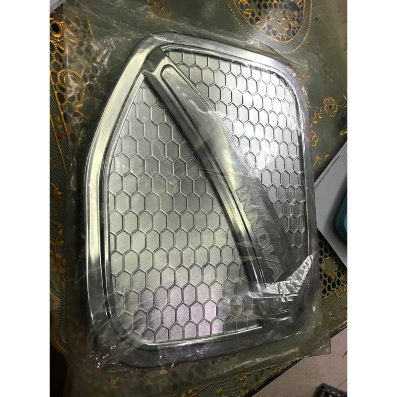 ốp nắp xăng toyota innova 2017 - 2022
