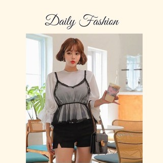 Set áo sơ mi cổ tròn tay bo xòe màu trắng kèm áo 2 dây ren đen phong cách Hàn Quốc