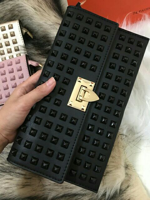 Clutch cầm tay Valentino