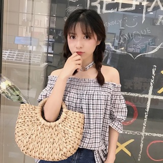 Áo trễ vai kẻ caro siêu hot