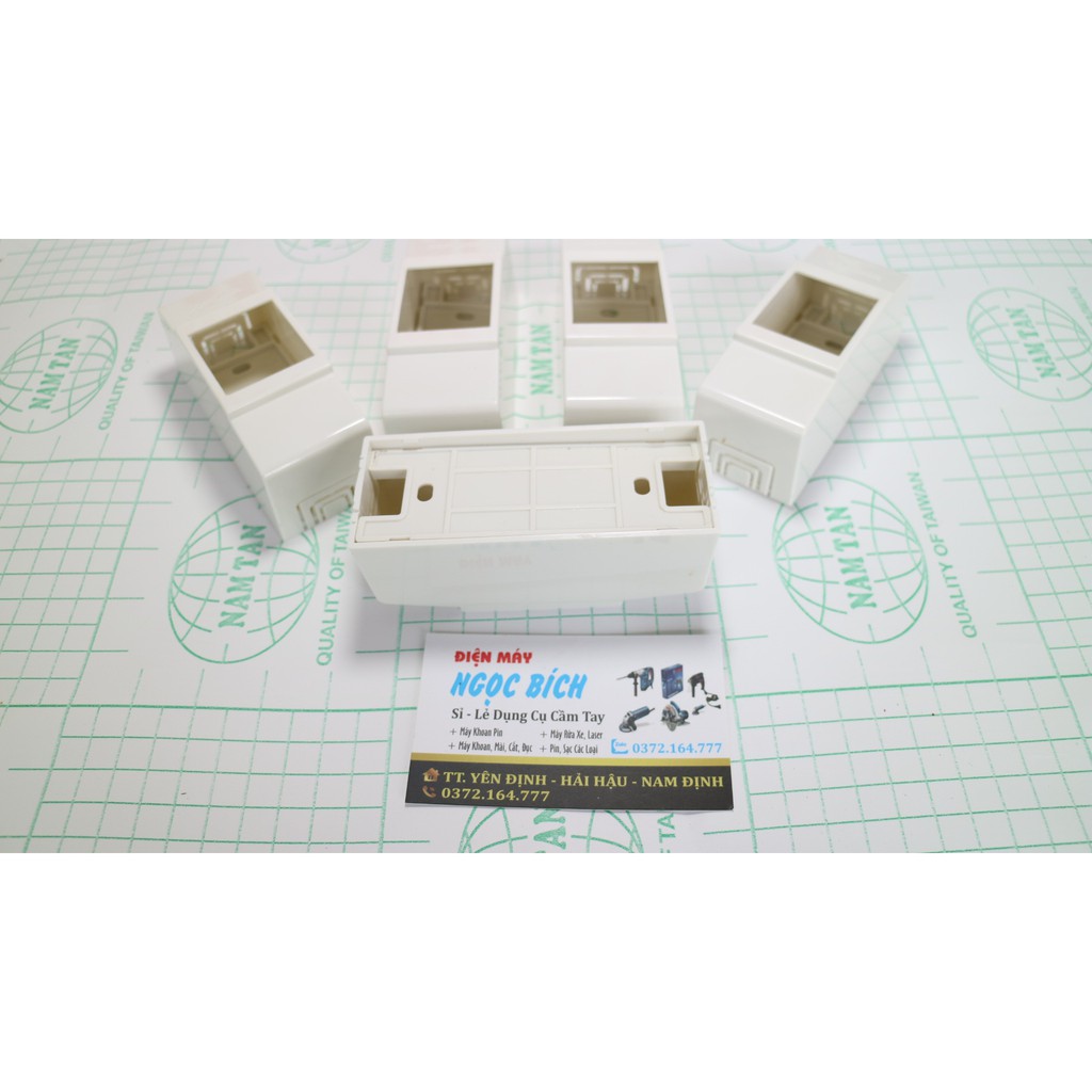 Attomat CB 30A Cầu Dao Tự Động SOPOKA Kèm Vỏ