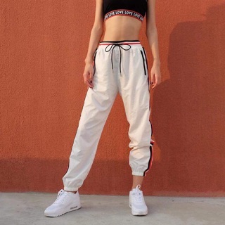 Quần jogger viền đỏ đen