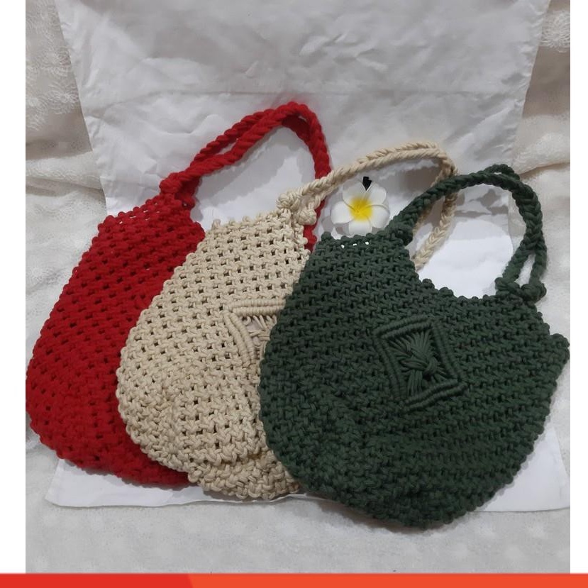 Túi Macrame Nghệ Thuật đeo vai sành điệu, hình shop tự chụp có lót vải bên trong kích thước 28 * 28 cm, đeo vai 20 cm