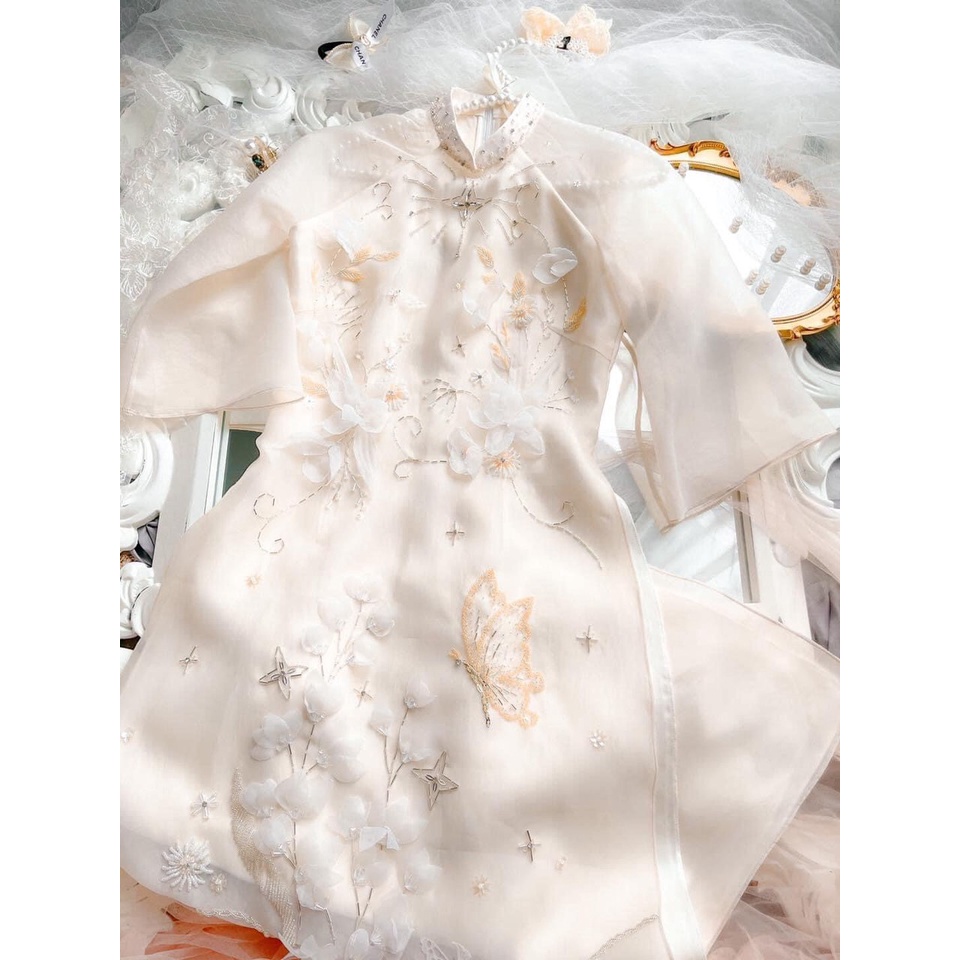 Áo Dài Cách Tân Voan Tơ Oganza đính kết họa tiết hoa nổi , áo dài cách tân 4 tà cổ sen tay lỡ loe