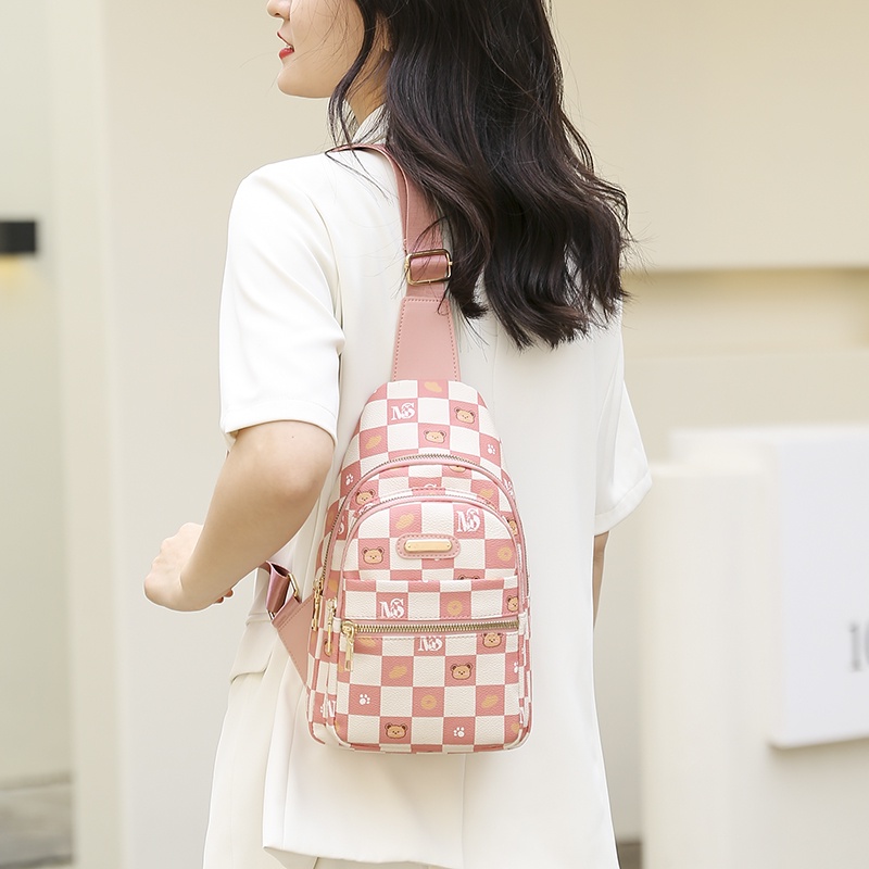 Túi Đeo Chéo Ngực Đựng Điện Thoại In Họa Tiết Gấu Ngọt Ngào Hợp Thời Trang Cho Nữ