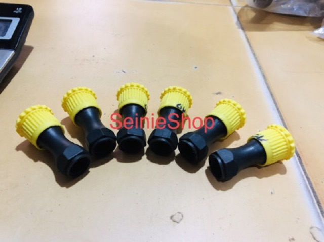 Béc phun nhựa 4 lỗ dùng cho máy bơm mini hoặc bình xịt điện