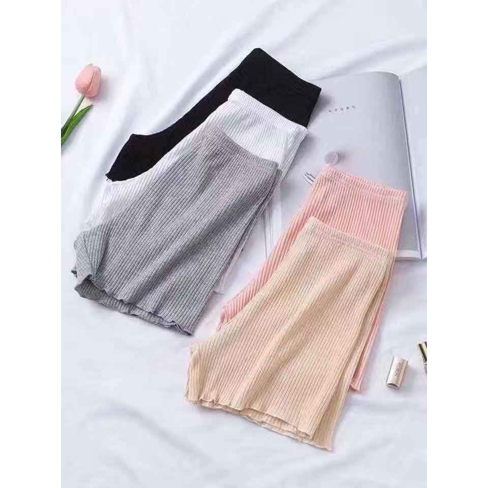 quần đùi mặc váy len tăm