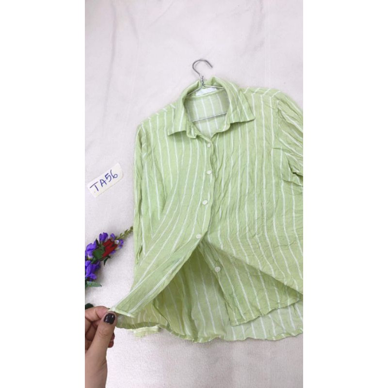 Áo sơmi sọc xanh nhạt size M/L. TA56