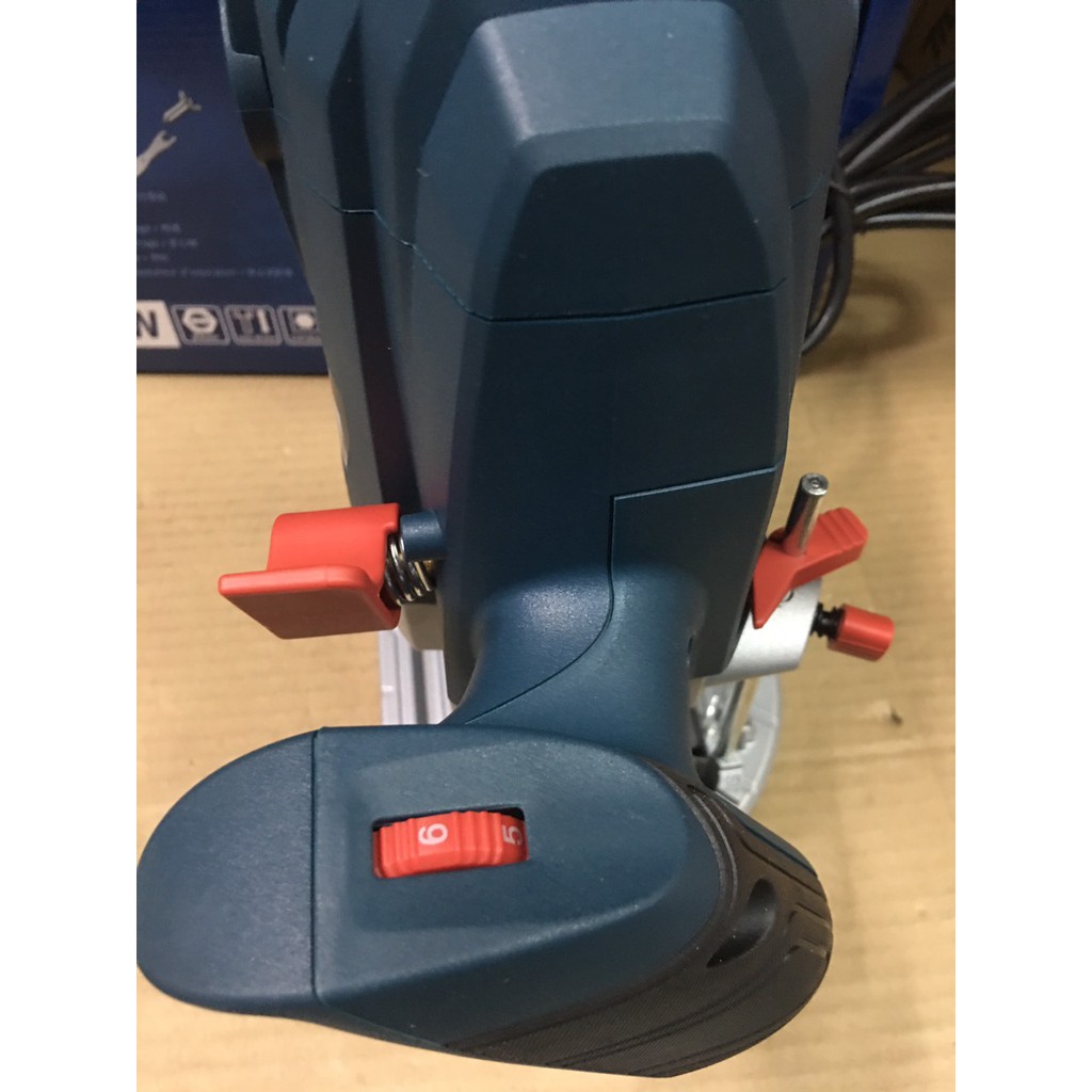 Máy phay gỗ Bosch GOF 130/1300W