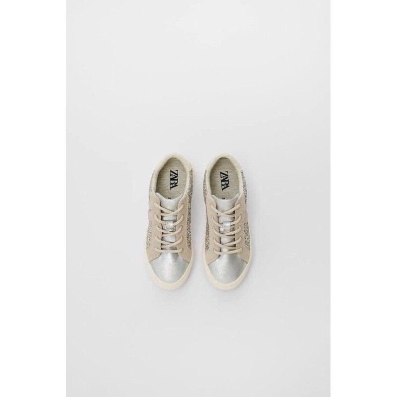 (mẹ con đi giày đôi nè- Zara Sneaker) Giày nhũ bạc bé gái Zara dư xịn