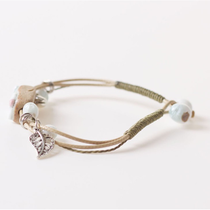 Vòng tay vẽ cánh hoa rơi mix lá dễ thương VGOM48