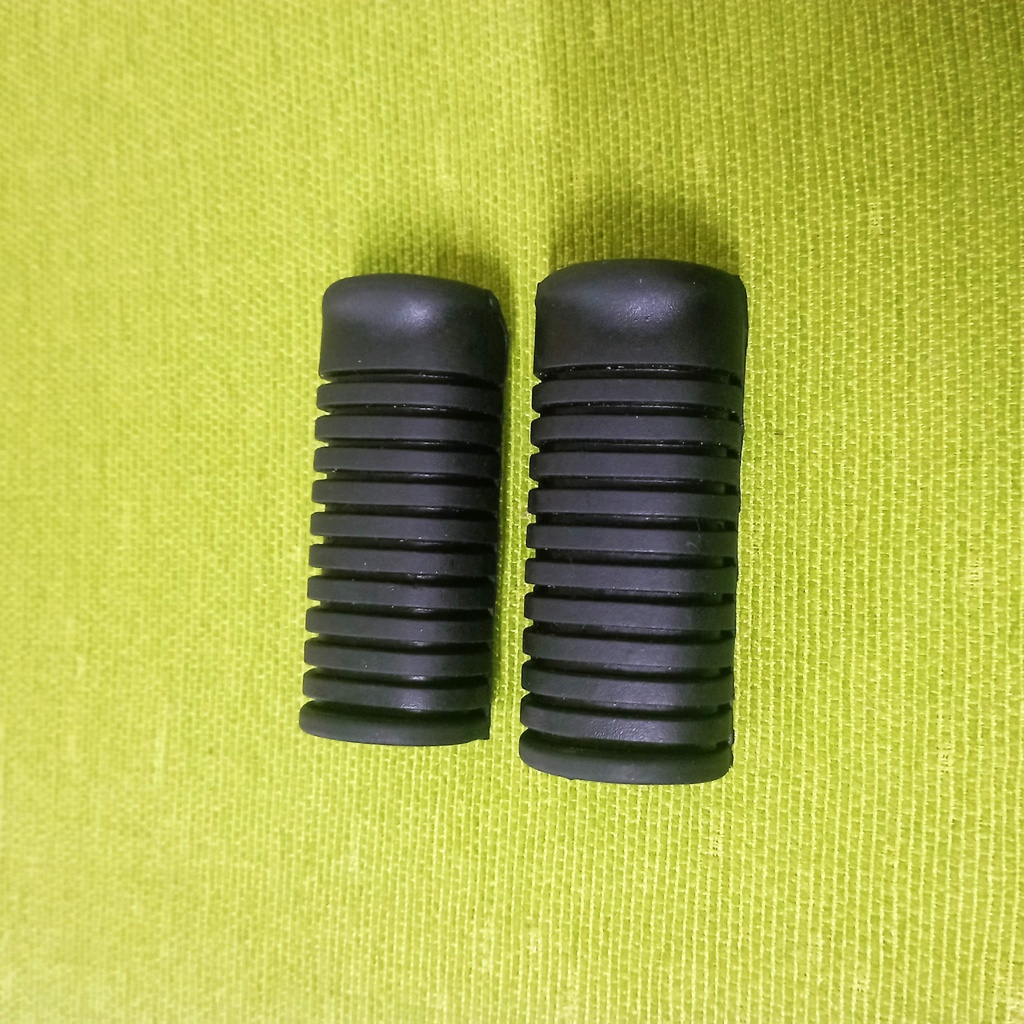 CẶP GÁC CHÂN TRƯỚC CAO SU MÀU CHO DREAM ,WAVE ,CUB