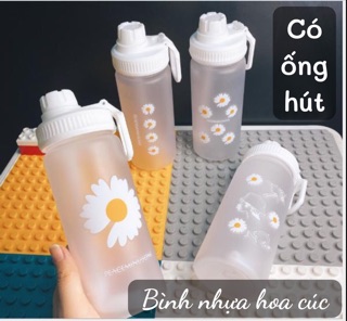 BÌNH NƯỚC NHỰA HOA CÚC. ( có ống hút)