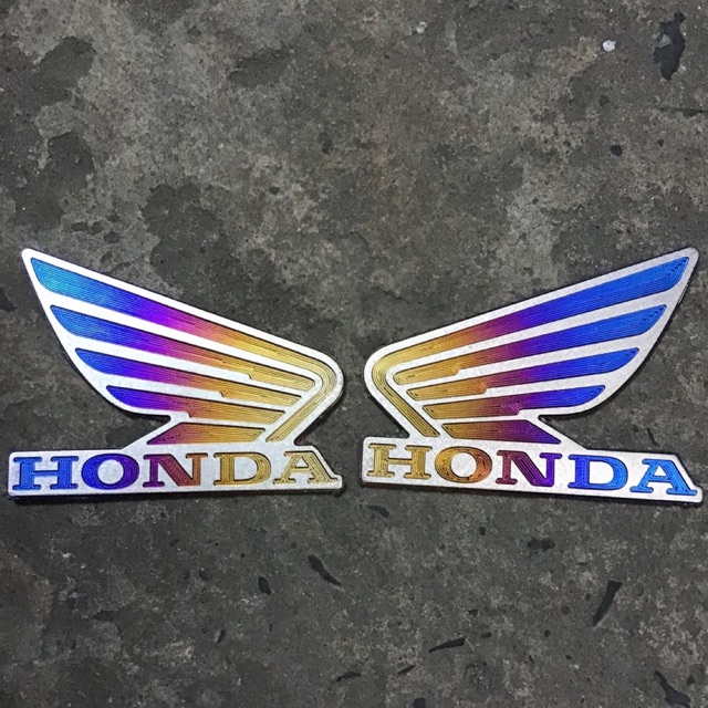 logo cánh chim Honda làm bằng titan