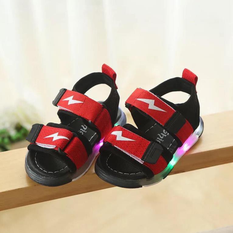 Giày sandal có đèn cho bé  cực hot